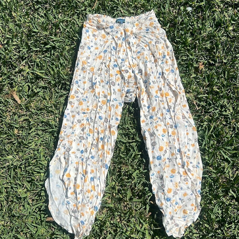 Cute Floral White Pants - Open Leg on Bottom, Cropped, Front Zipper - Size XS